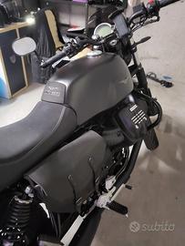  Guzzi V7 Stone