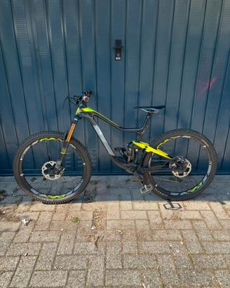 Mtb giant full suspension