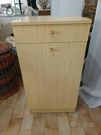 Mobiletto porta biancheria 