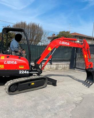 E132 Escavatore 26 q Libra 224 S