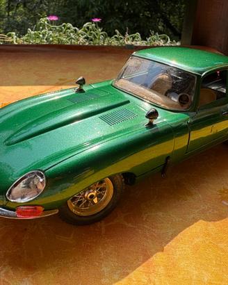Jaguar E-Type 1/18 Bburago