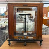 bilancia per misurare masse con estrema precisione