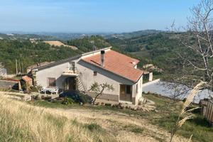 Vedesi casa indipendente