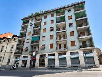 Appartamento di 90 m² con 4 locali e box auto a Mi