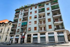 Appartamento di 90 m² con 4 locali e box auto a Mi