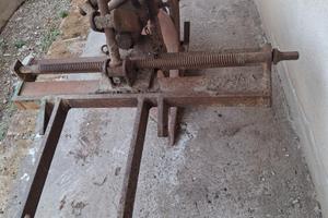 Aratro monovomere per trattore regolabile