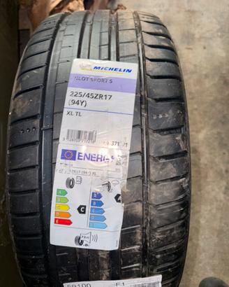Michelin Pilot Sport 5 misura 225/45 ZR17 94Y XL