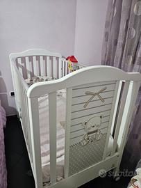 Lettino per Neonato in Legno Bianco – Design con