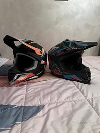 Caschi moto cross  marca ixs