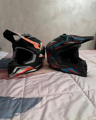 Caschi moto cross  marca ixs
