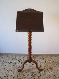 leggio in legno con piedistallo da terra