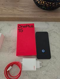 OnePlus 15 completo di accessori