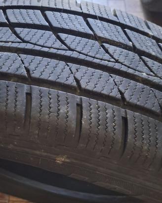Gomme Invernali 215/70 R16 100H