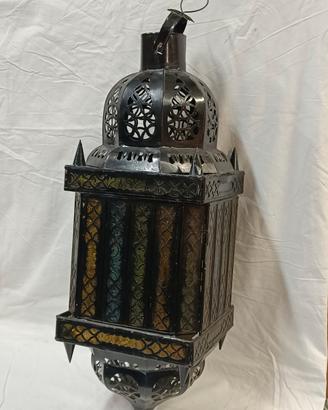 Lampada marocchina in ferro decorato e vetro colo