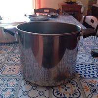 Pentola in acciaio inox circonferenza 23 cm, H 18