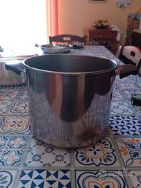 Pentola in acciaio inox circonferenza 23 cm, H 18