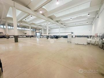 CAPANNONE A PESCHIERA BORROMEO