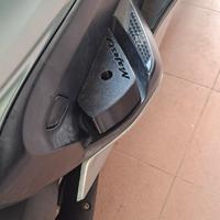 pedane passeggero majesty 400