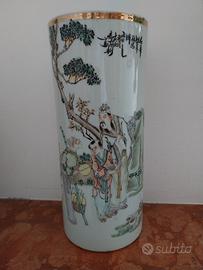 Antico vaso cinese dipinto a mano