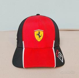 cappello Ferrari di Charles Leclerc edizione 2022