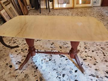 tavolino x salotto con base in marmo euro 30,00