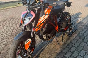 KTM 1290 super duke r