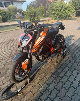KTM 1290 super duke r