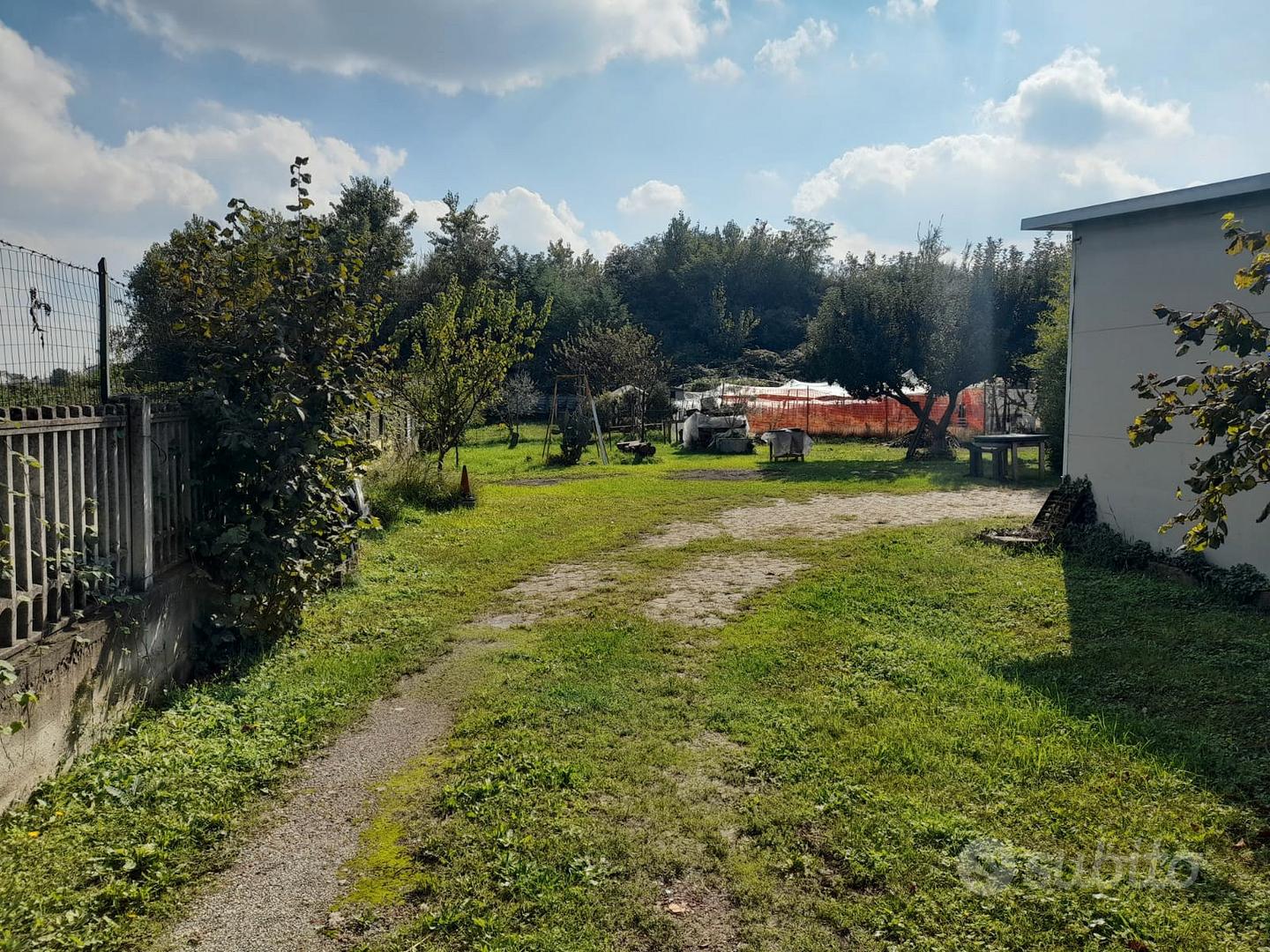 Terreno agricolo con capannone e servizi - Desio - Vista 2