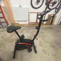 Cyclette pieghevole con misura battiti