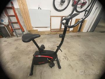 Cyclette pieghevole con misura battiti