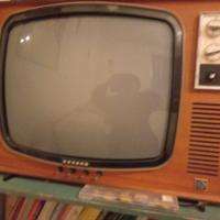 vecchio tv. bianco e nero 
