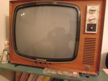 vecchio tv. bianco e nero 
