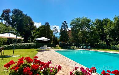Casale nel verde con piscina e campo da calcetto
