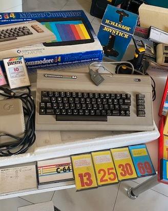Commodore 64 + lettore+1 joystick+24cassettegiochi