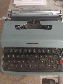 Stupenda Macchina da scrivere Olivetti lettera 32