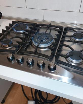 Piano a gas a 5 fuochi