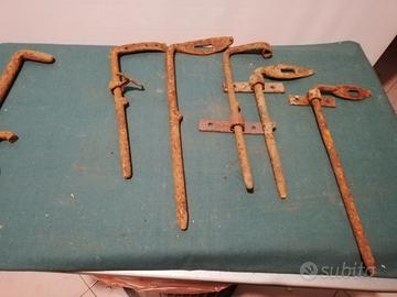 ANTICHI CATENACCI IN FERRO BATTUTO E FO