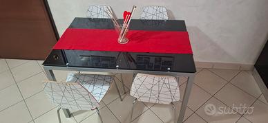 Tavolo con base in vetro