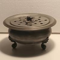 Portafiori vintage in peltro 