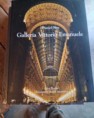 ciaoo cedooo libro galleria vittorio Emanuele 