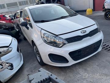 KIA RIO 2014 DEMOLITA PER RICAMBI