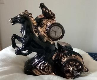 Orologio vintage con biga a due cavalli