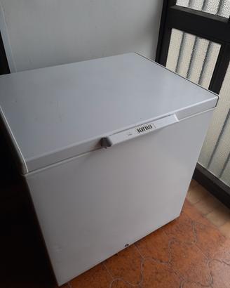 Congelatore a pozzetto 200 litri