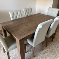 Tavolo e sedie nuovo