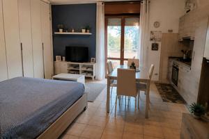 Ampio monolocale con balcone e cantina a Desio
