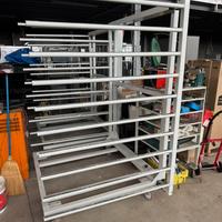 Carrelli a rastrelliera estensilibi