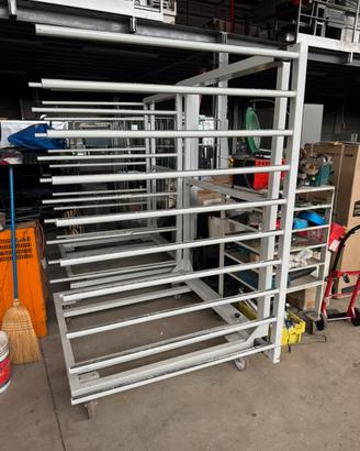 Carrelli a rastrelliera estensilibi