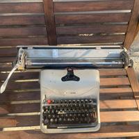 Macchina da scrivere Olivetti vintage