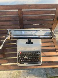 Macchina da scrivere Olivetti vintage