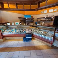 ATTIVITÀ COMMERCIALE  O ATTREZZATURE PER NEGOZIO  